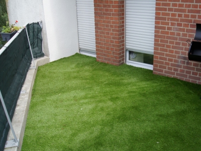 Landscaping in flat roofs or terraces or in balconies